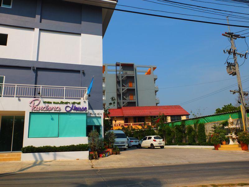 Hotel Oyo 75389 Pandora House Pattaya Esterno foto